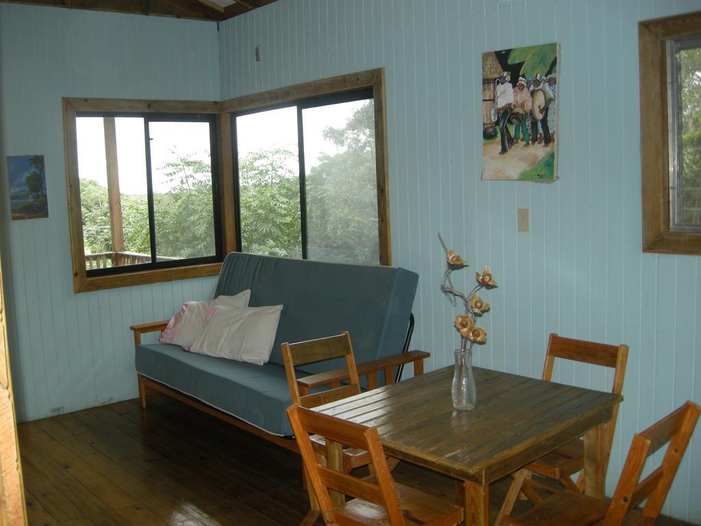 Apartments Chez Milady Utila Dış mekan fotoğraf