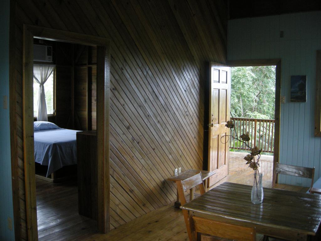 Apartments Chez Milady Utila Dış mekan fotoğraf
